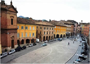 La piazza ellittica di San Severino Marche